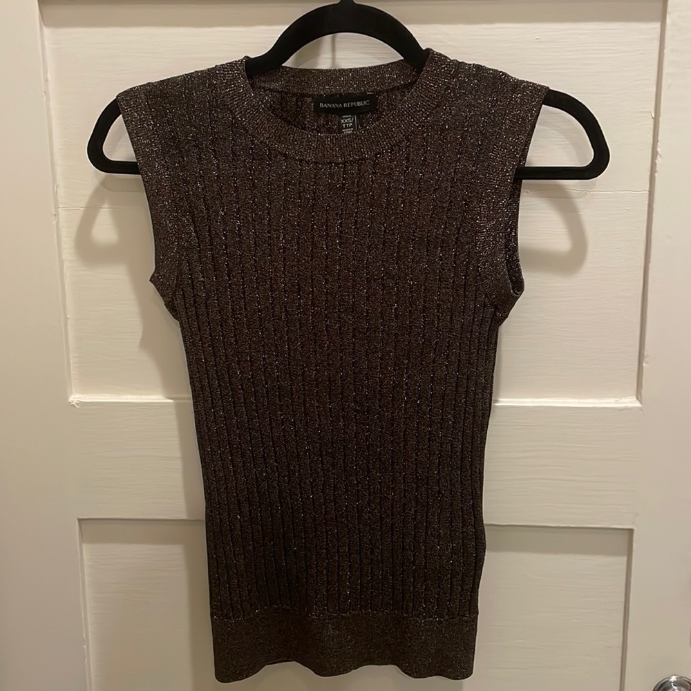 Dark brown/gold sleeveless shirt